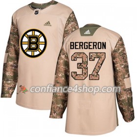 Adidas Maillot de Hockey Boston Bruins Patrice Bergeron 37 2017-2018 Camo Veterans Day Practice Authentic - Homme